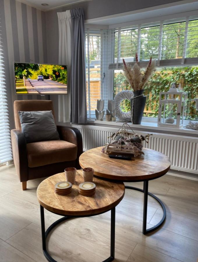 Luxe Chalet Met Prachtig Terras Op De Veluwe , Veel Privacy Хундерло Екстериор снимка