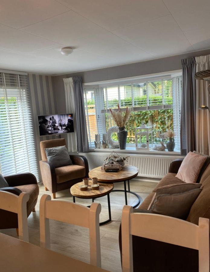 Luxe Chalet Met Prachtig Terras Op De Veluwe , Veel Privacy Хундерло Екстериор снимка