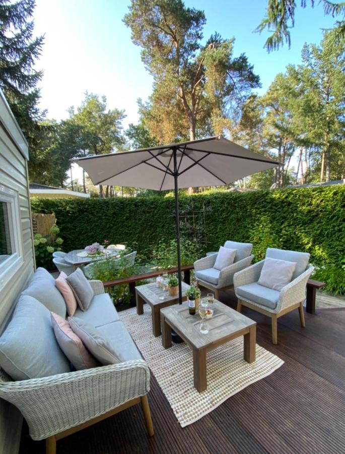 Luxe Chalet Met Prachtig Terras Op De Veluwe , Veel Privacy Хундерло Екстериор снимка