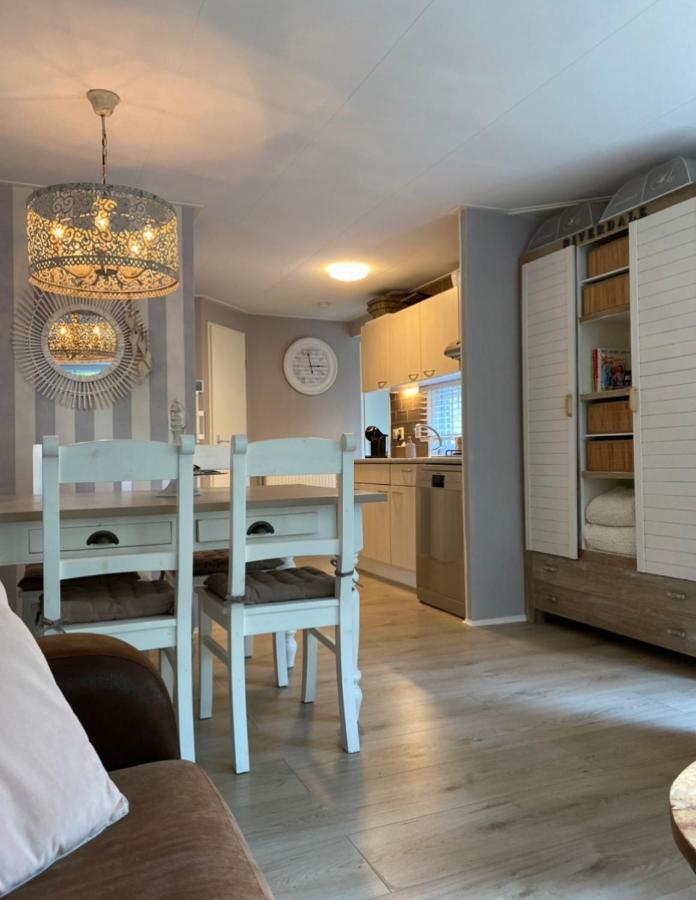 Luxe Chalet Met Prachtig Terras Op De Veluwe , Veel Privacy Хундерло Екстериор снимка