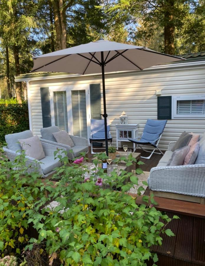 Luxe Chalet Met Prachtig Terras Op De Veluwe , Veel Privacy Хундерло Екстериор снимка